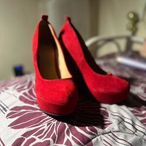 Red pumps